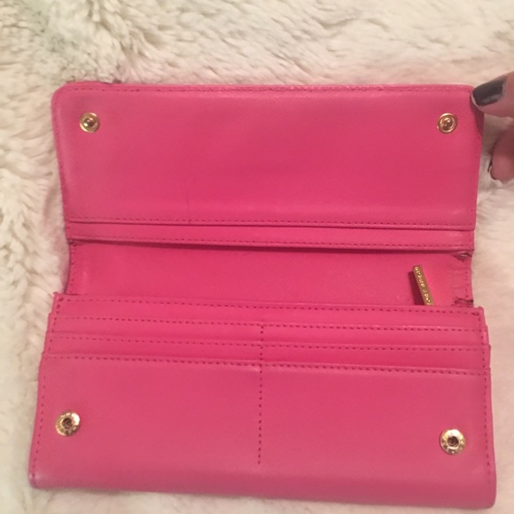 💕SOLD 💕Pink Tory Burch Wallet💕 - Picture 4 of 6